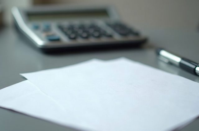 Jour de carence fonctionnaire 2026 : montant, calcul et exceptions